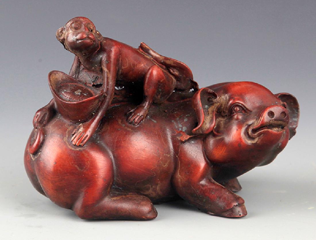 A FINE PIG AND MONKEY DECORATION: 20th Century, High: 3.75 inch; Width: 5.25 inch