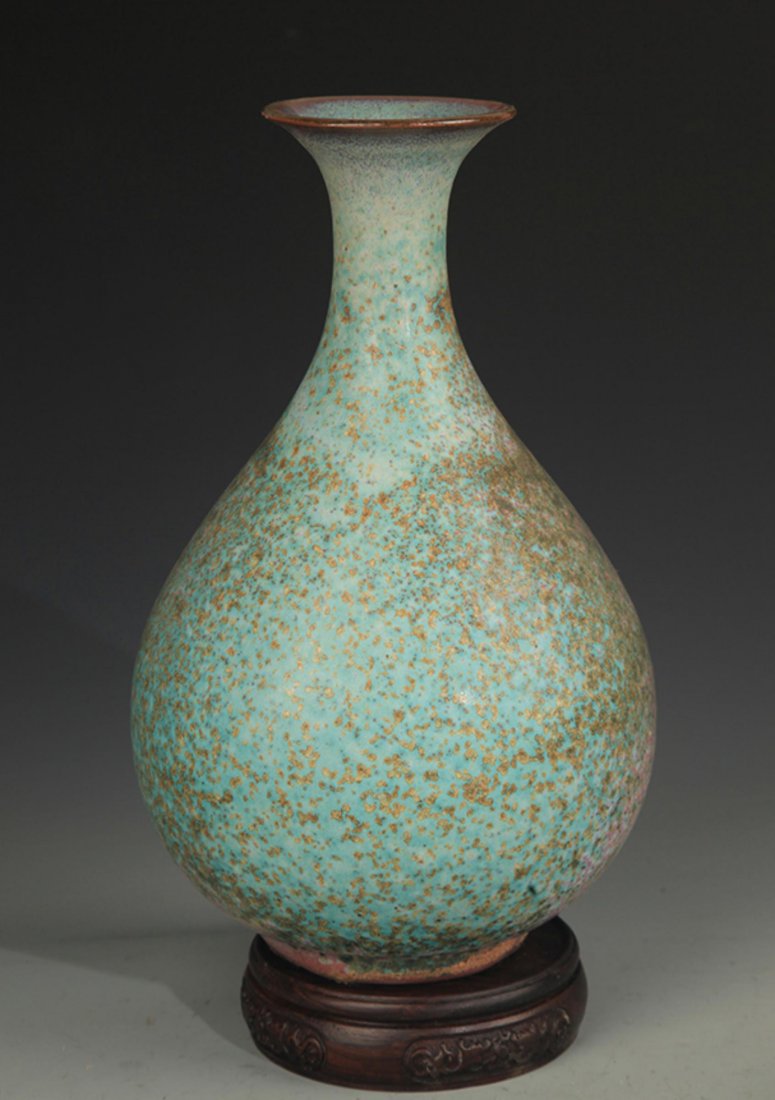 A LU JUN GLAZE YU HU CHUN VASE: Possible Song Dynasty, High:10.25 inch; Diameter:3.0 inch