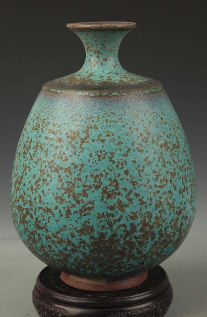 LU JUN KILN YU HU CHUN PORCELAIN VASE: Song Dynasty, High: 8.5 inch; Diameter: 2.25 inch
