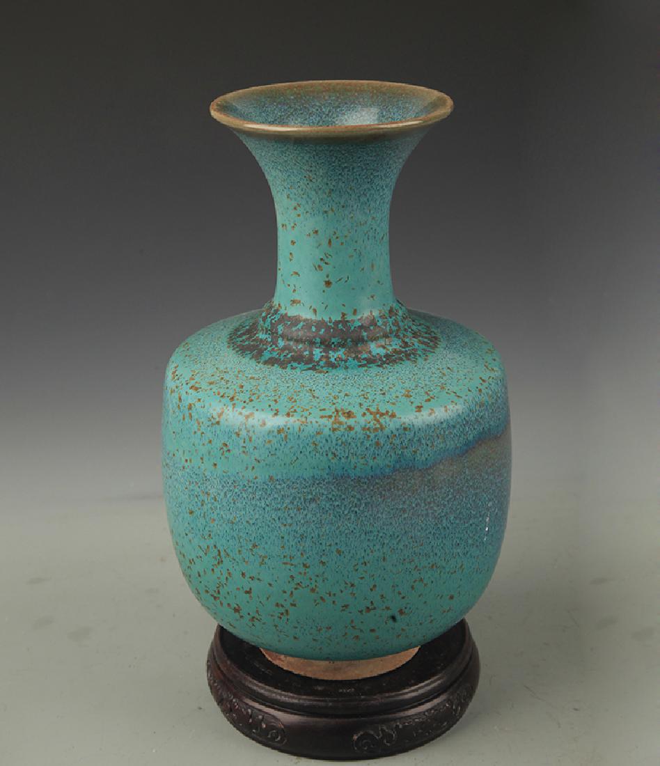 LU JUN KILN DECORATIVE VASE: Possible Qing Dynasty, High:9.5 inch; Diameter:3.75 inch