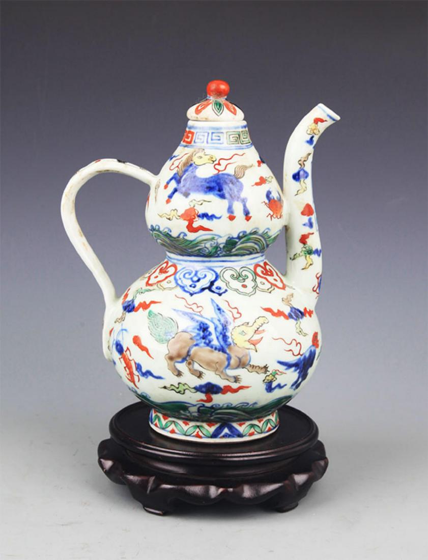 A FAMILLE-VERTE CUCURBIT SHAPED PORCELAIN BOTTLE: Possible Ming Dynasty, High: 8.5 inch