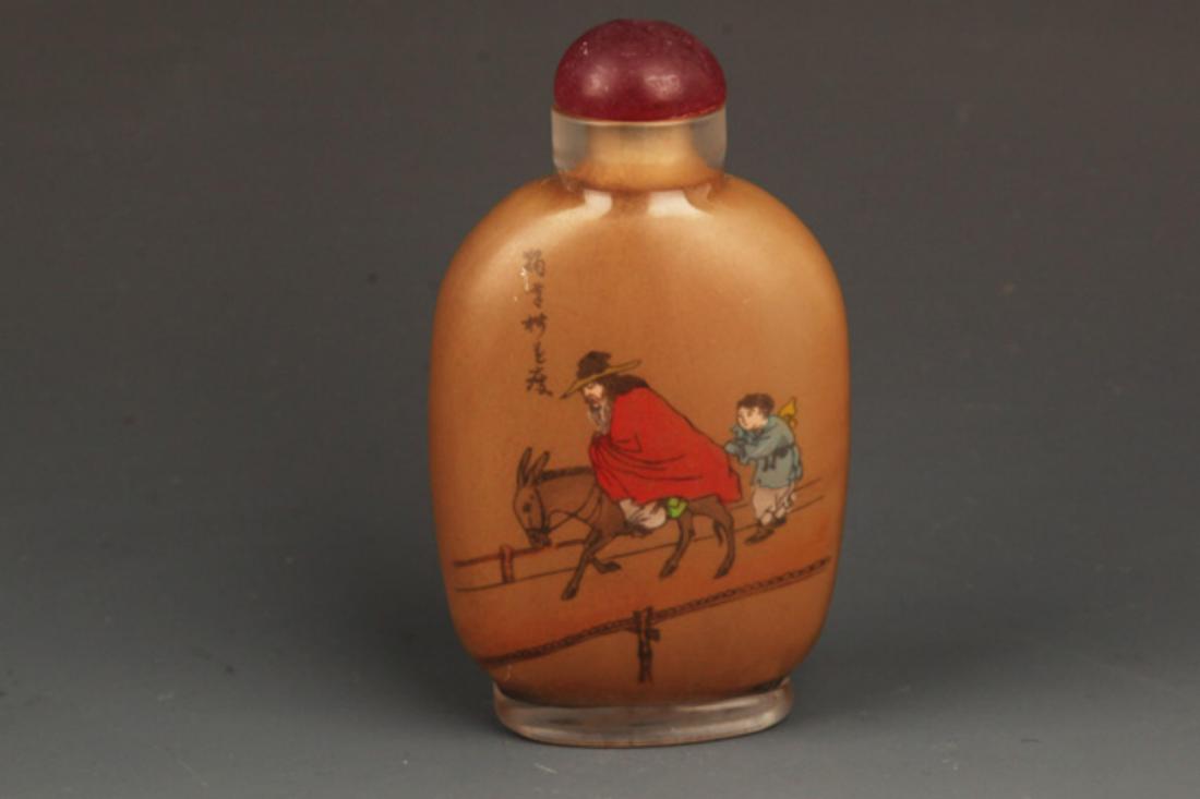 A CHARACTER PAINTED CRYSTAL SNUFF BOTTLE (1 of 4)