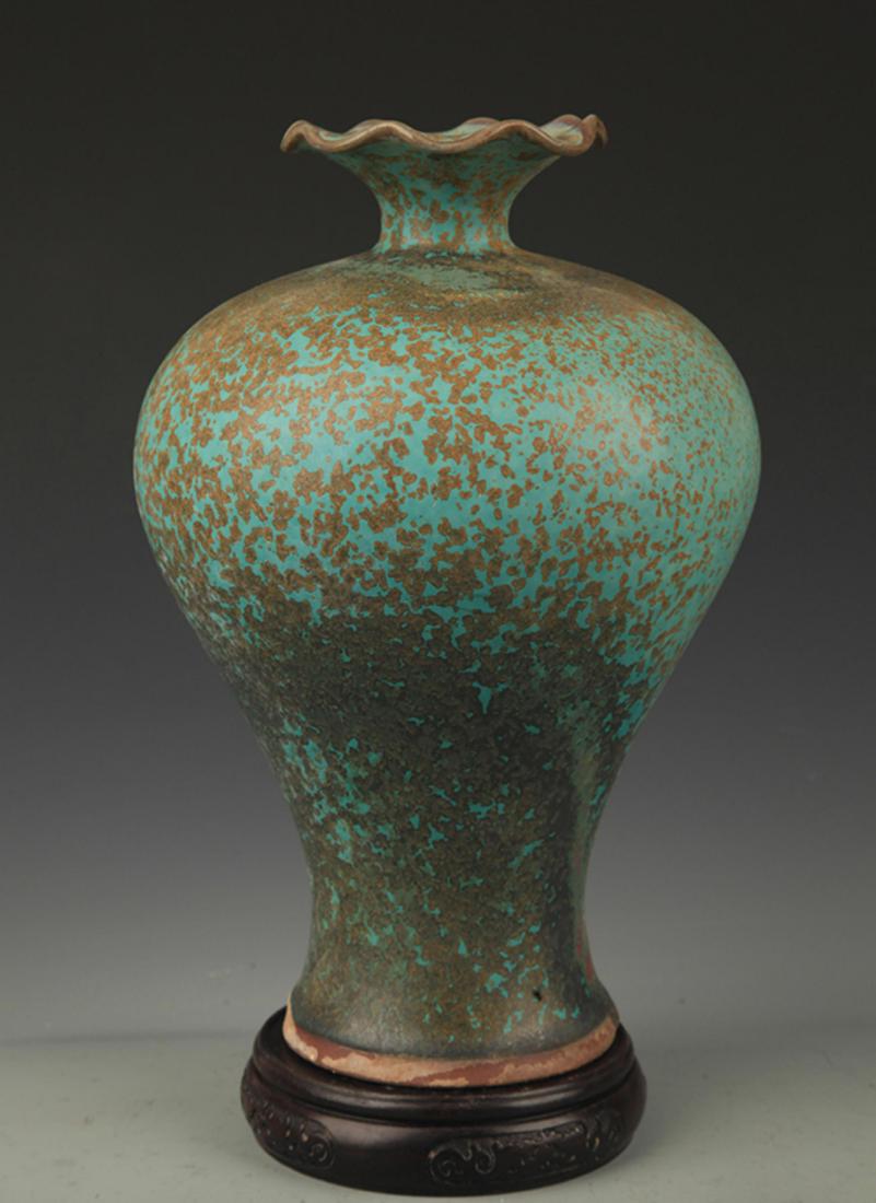 A LU JUN KILN FLOWER TOP MEI STYLE VASE: Song Dynasty Style, High: 10.75 inch; Diameter: 3.5 inch