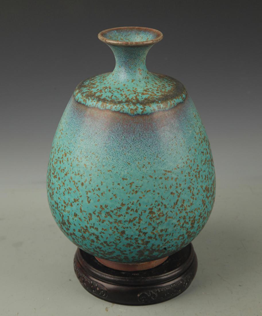 LU JUN KILN YU HU CHUN PORCELAIN VASE: Song Dynasty Style, High: 8.5 inch; Diameter: 2.25 inch