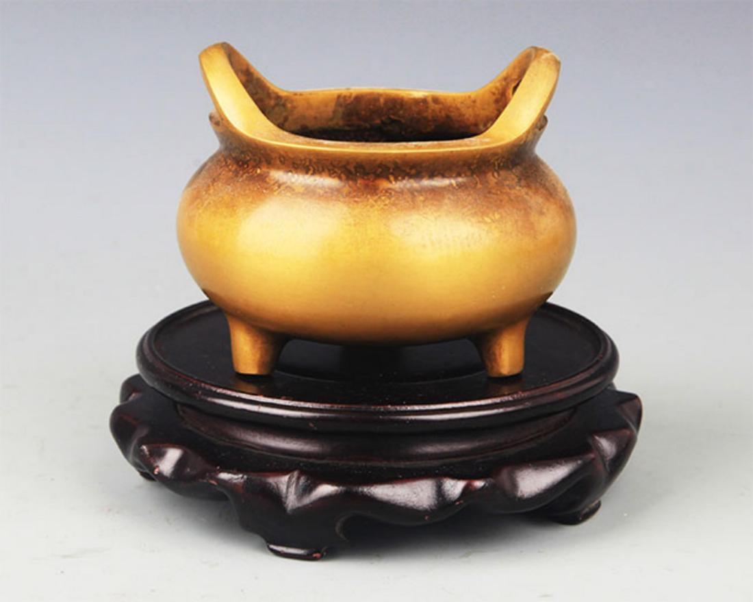 A TRIPOD FOOT DOUBLE EAR BRONZE CENSER (1 of 4)