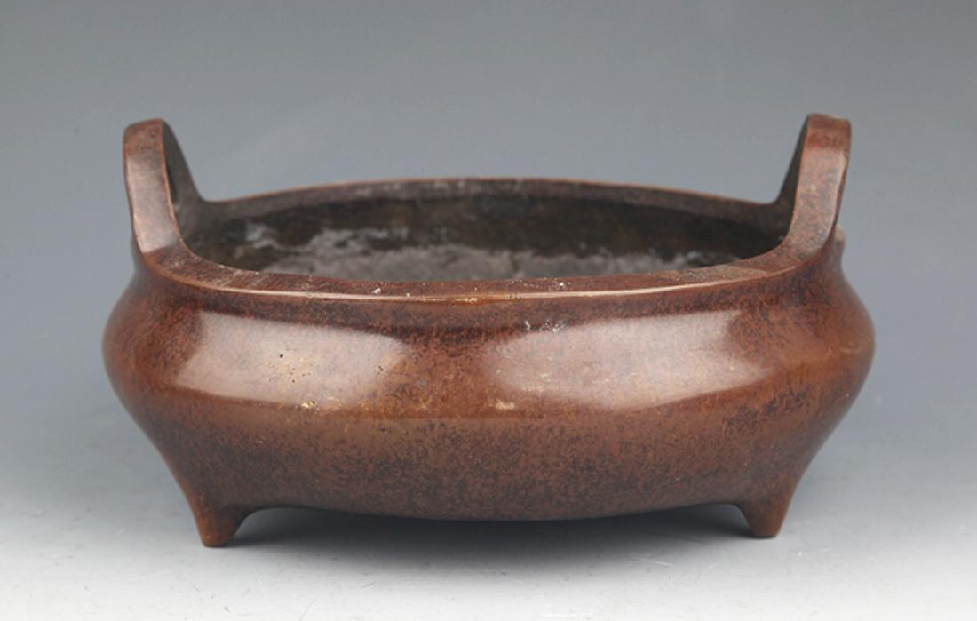 A FINE DOUBLE EAR ROUND BRONZE CENSER (1 of 5)