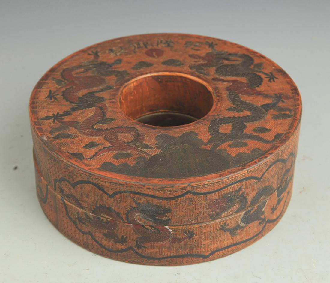 A CHINESE LACQUER DOUBLE DRAGON COURT NECKLACE BOX (1 of 5)