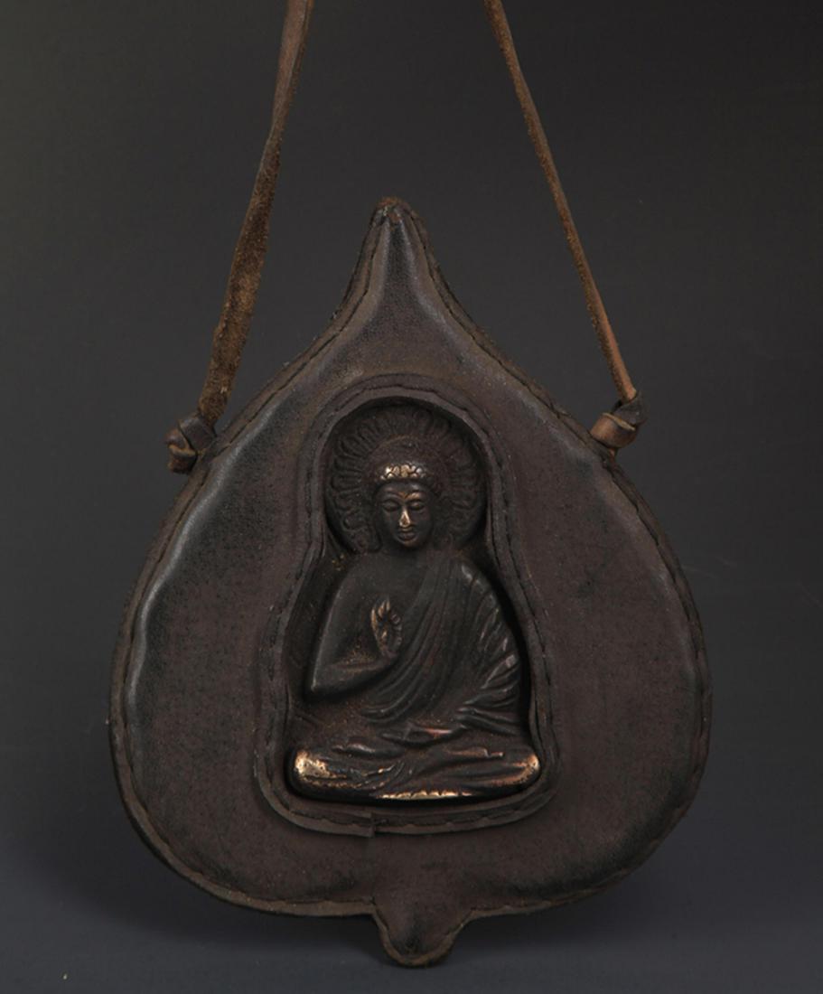 A FINE BRONZE AKSHOBHYA BUDDHA FIGURE PENDANT (1 of 4)