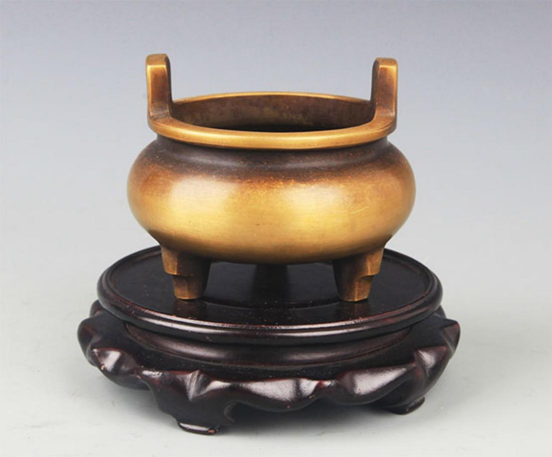 A TRIPOD FOOT DOUBLE EAR BRONZE CENSER (1 of 4)