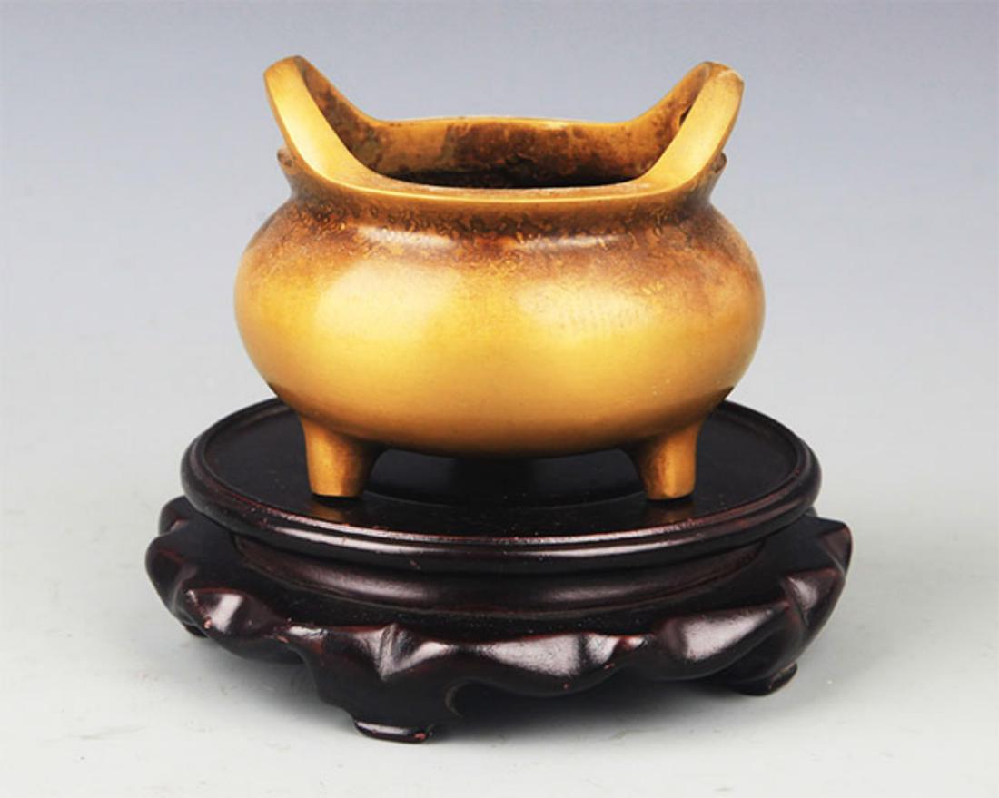 A TRIPOD FOOT DOUBLE EAR BRONZE CENSER (1 of 4)