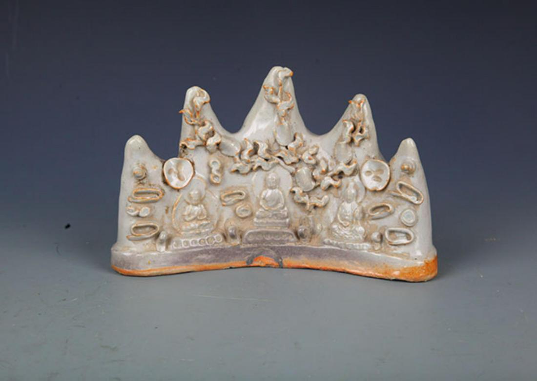 A LIGHT GREEN GLAZED PORCELAIN BRUSH PEN STAND: Possible Ming Dynasty, High: 4.75 inch Diameter: 7.5 inch