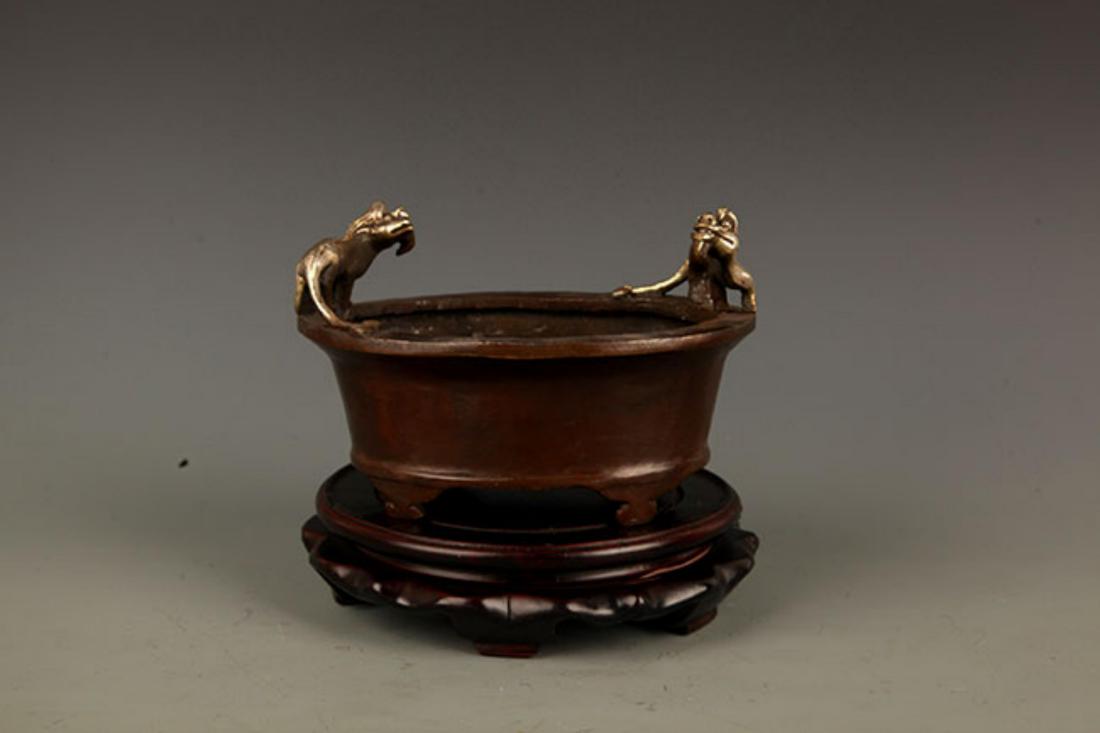 A BRONZE "LI HU" FIGURE CENSER: 20th Century, High: 4.0 inch; Width: 4.75 inch; Long:6.75 inch