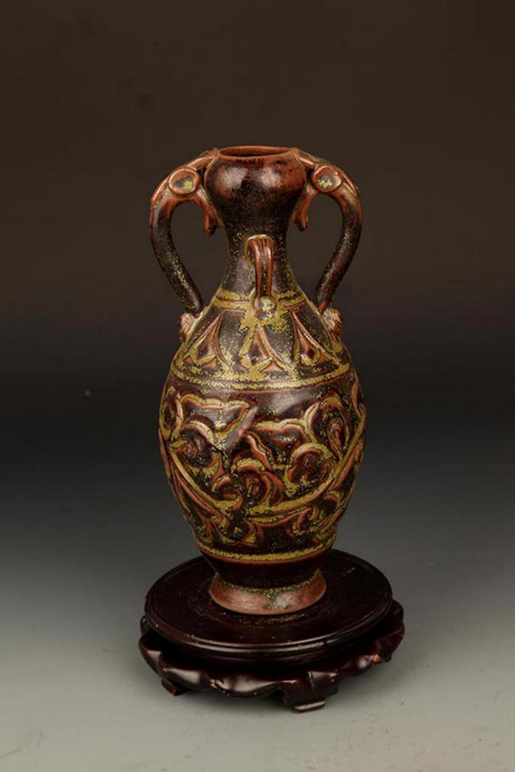 A "JI ZHOU YAO"FLOWER CARVING PORCELAIN BOTTLE: Song Dynasty Style, High: 9.25 inch; Width: 4.0 inch; Diameter: 1.25 inch