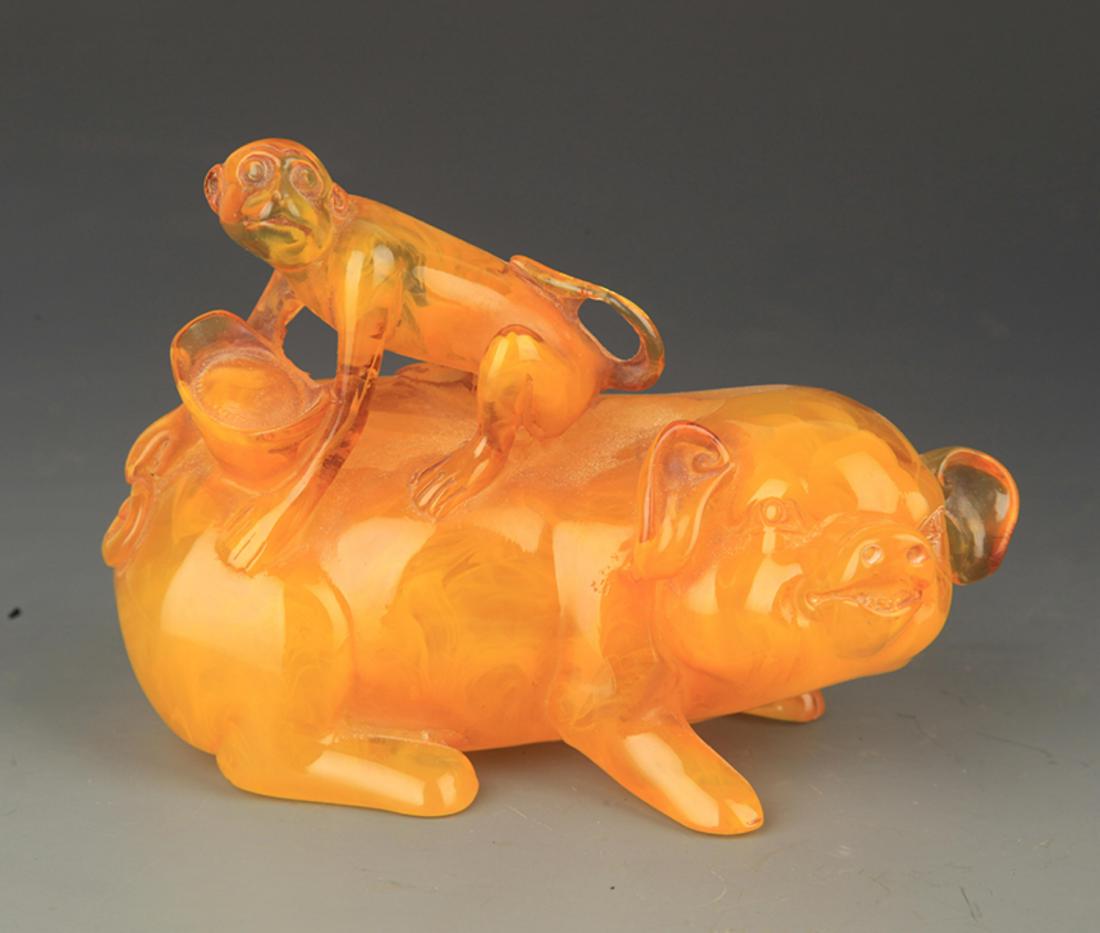 A FINE BEESWAS PIG WITH MONKEY FIGURE: 20th Century, High: 4.5 inch; Width: 2.5 inch