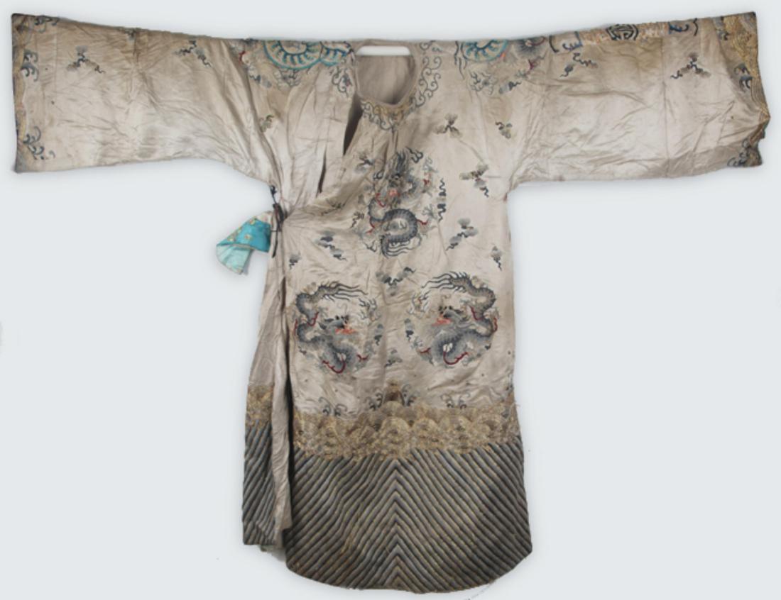 A WHITE COLOR DRAGON EMBROIDERED ROBE (1 of 10)