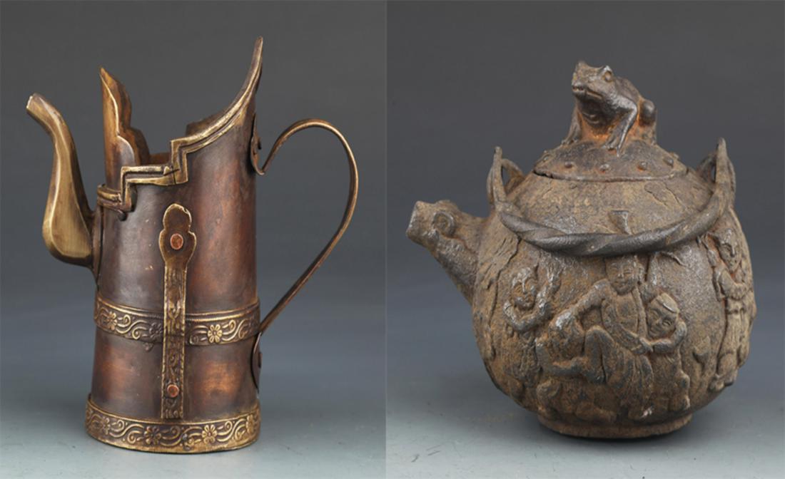 TWO FINE OLD CHINESE BRONZE EWER (1 of 8)