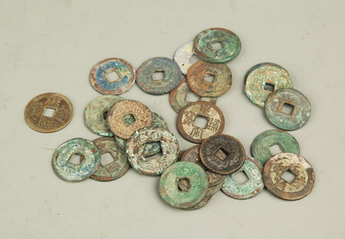 GROUP OF ANTIQUE CHINESE COIN (1 of 4)