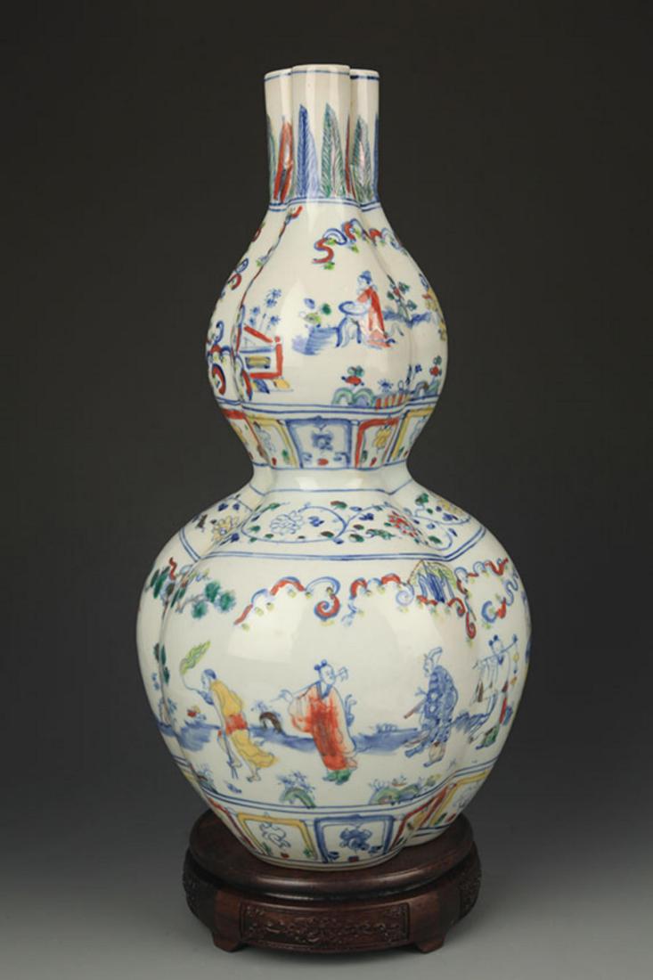 A FINE DOU CAI COLOR CHARACTER PATTERN CUCURBIT STYLE: Qing Dynasty, High:16.75 inch; Width:9.0 inch