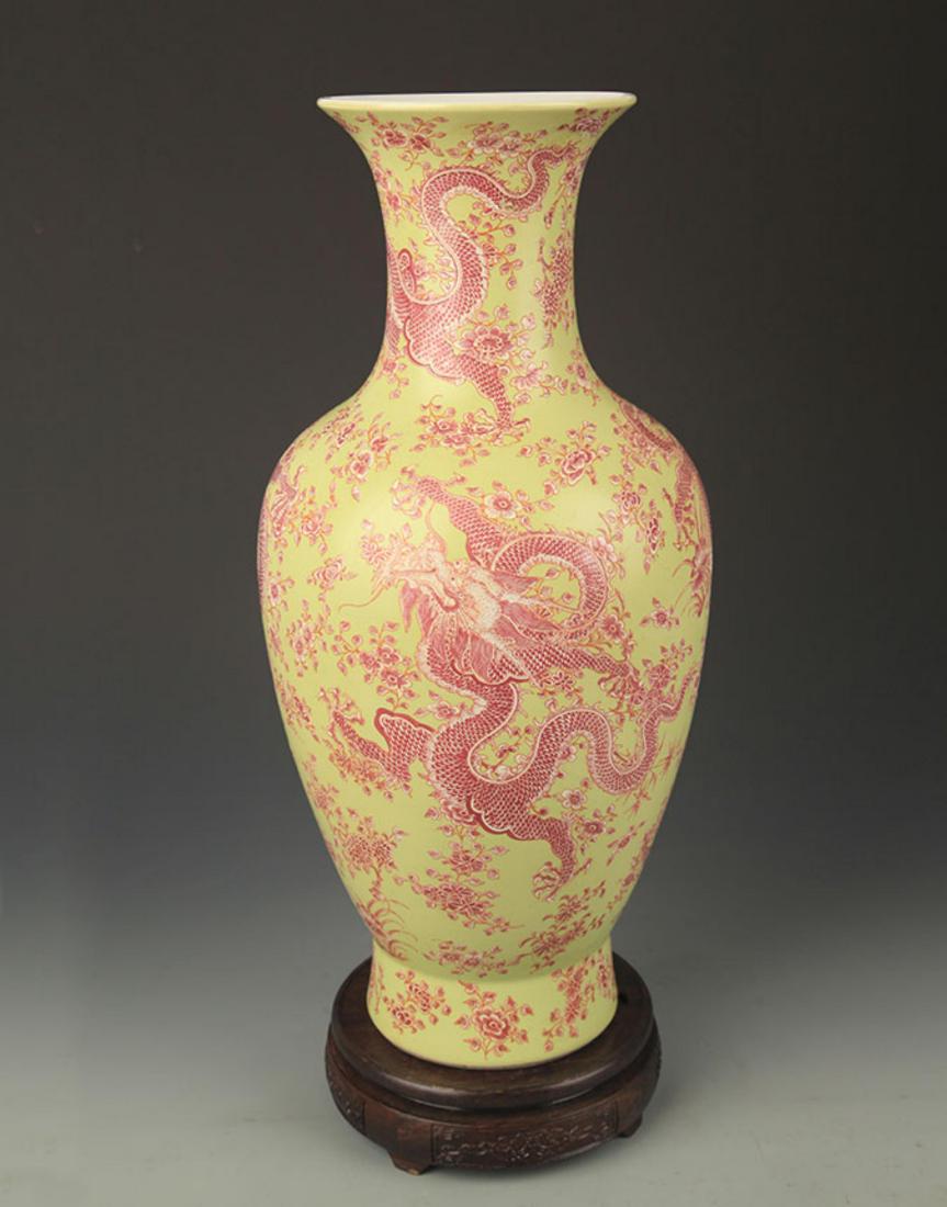 GREEN GROUND DRAGON PATTERN PORCELAIN VASE (1 of 5)