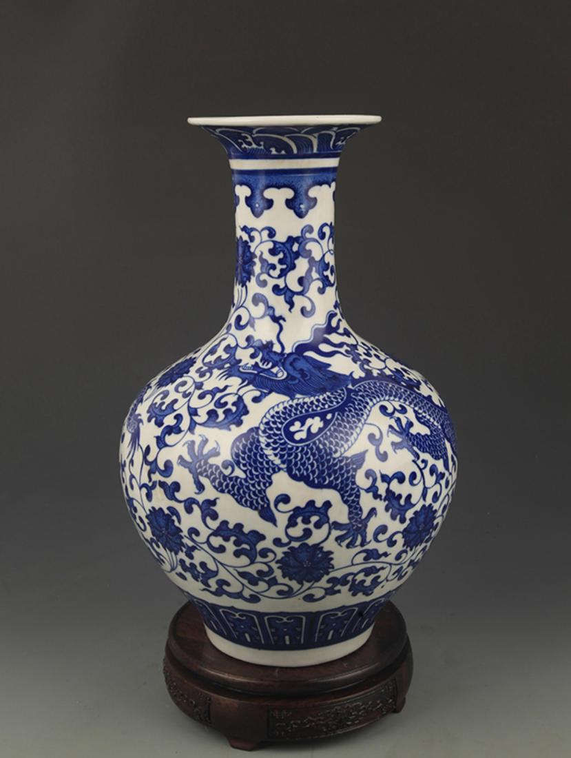 BLUE AND WHITE  LOTUS PATTERN DRAGON PATTERN VASE (1 of 5)