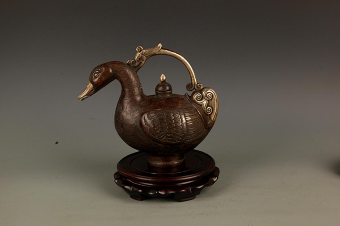 A FINELY MADE DUCK FIGURE BRONZE WATER POT (1 of 6)