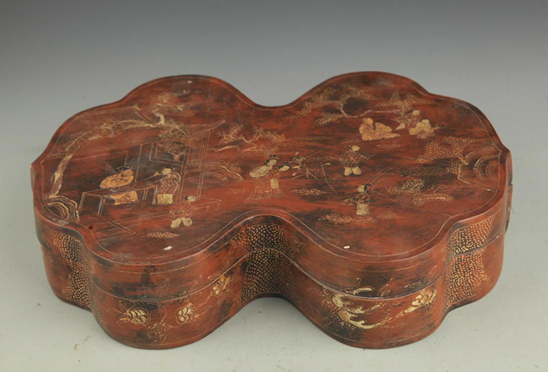 A GILT LACQUER STORY PAINTED BOX WITH COVER (1 of 6)