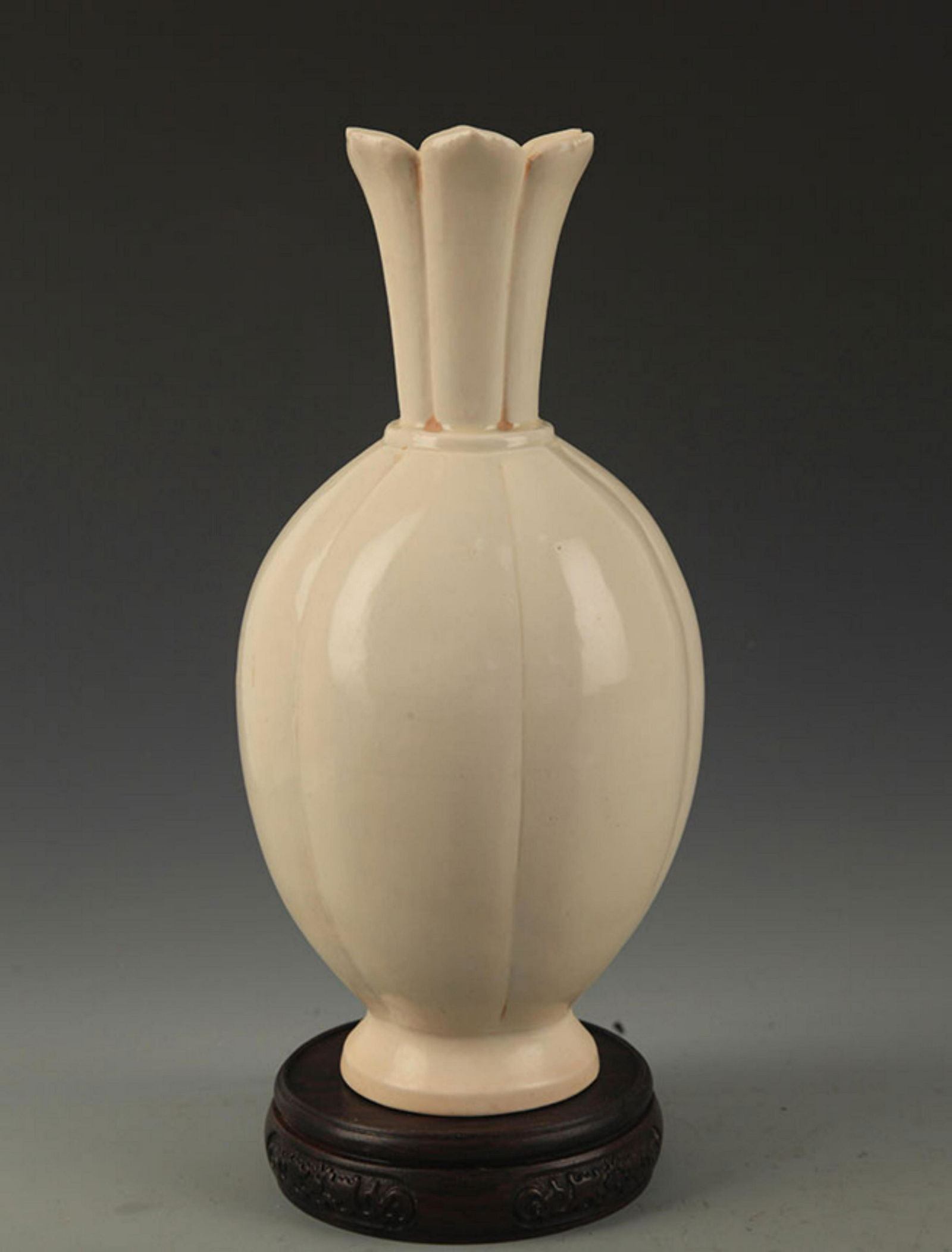 DING KILN FLOWER TOP PORCELAIN VASE (1 of 4)