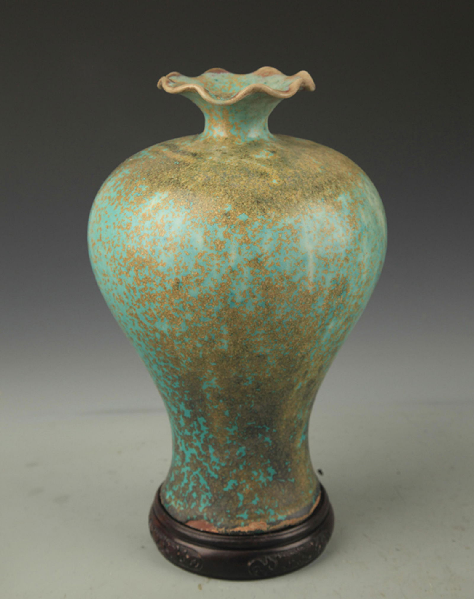 A LU JUN KILN FLOWER TOP MEI STYLE VASE: Song Dynasty Style, High: 10.75 inch; Diameter:3.5 inch