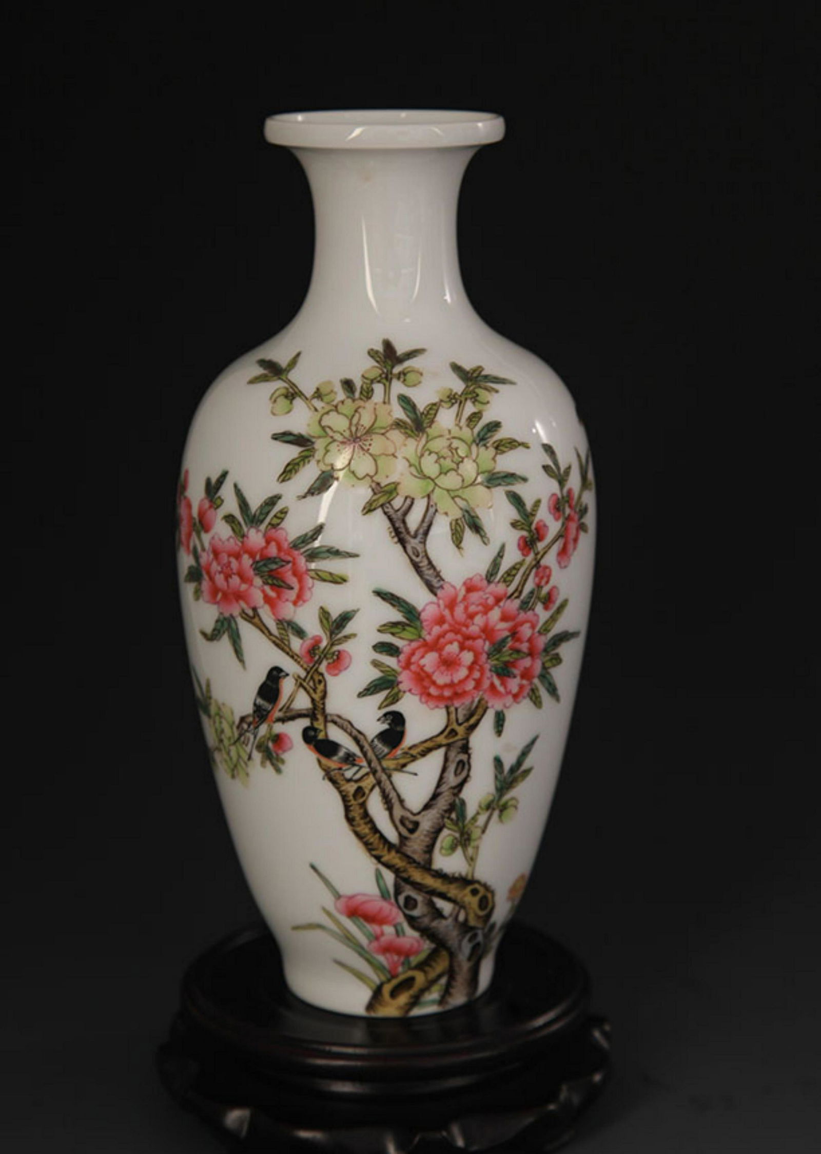 FAMILLE ROSE FLOWER PATTERN PORCELAIN VASE (1 of 9)