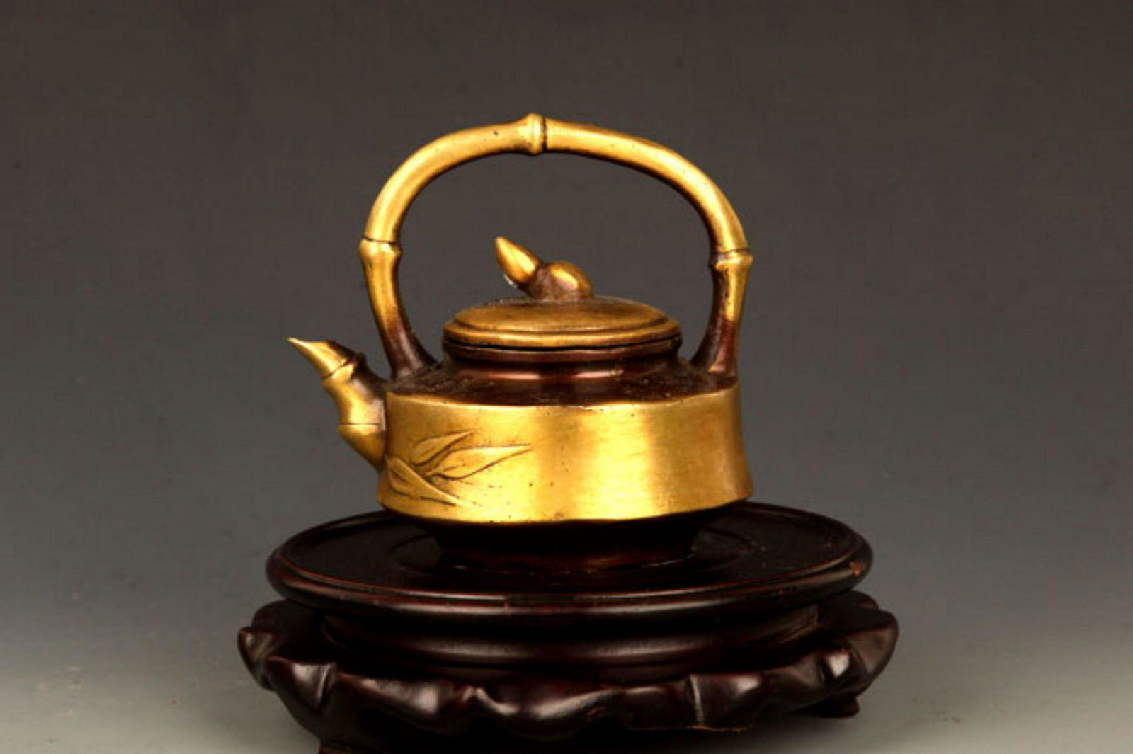 A BRONZE BAMBOO FIGURE BRONZE TEA POT (1 of 5)