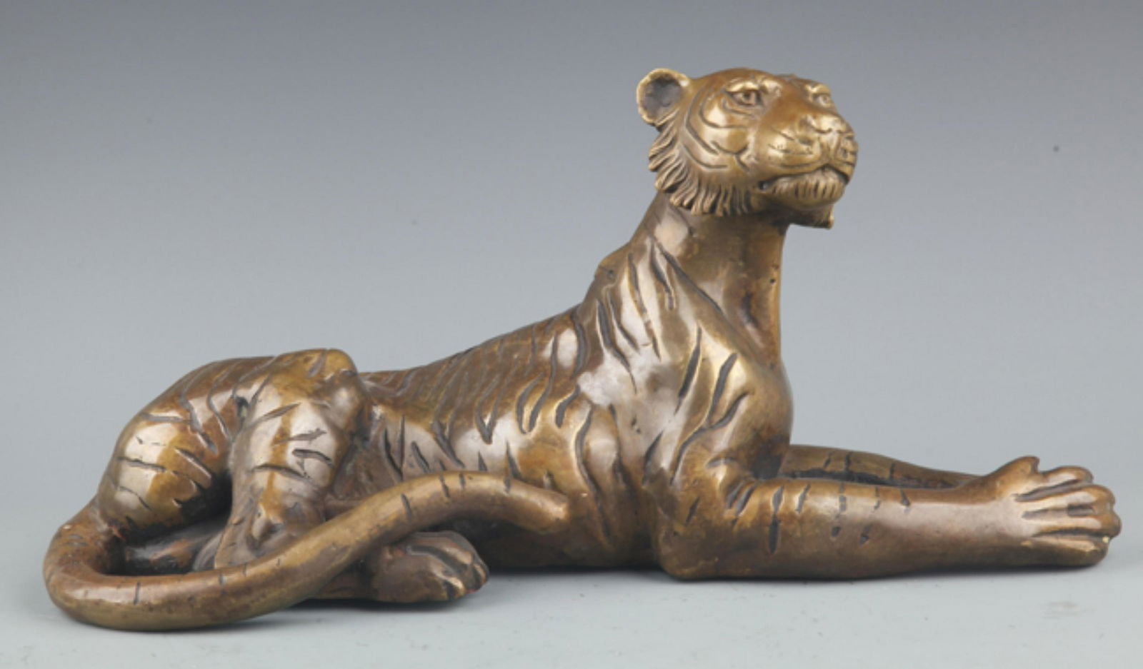 LARGE FINELY LION SHAPE BRONZE DECORATION (1 of 3)