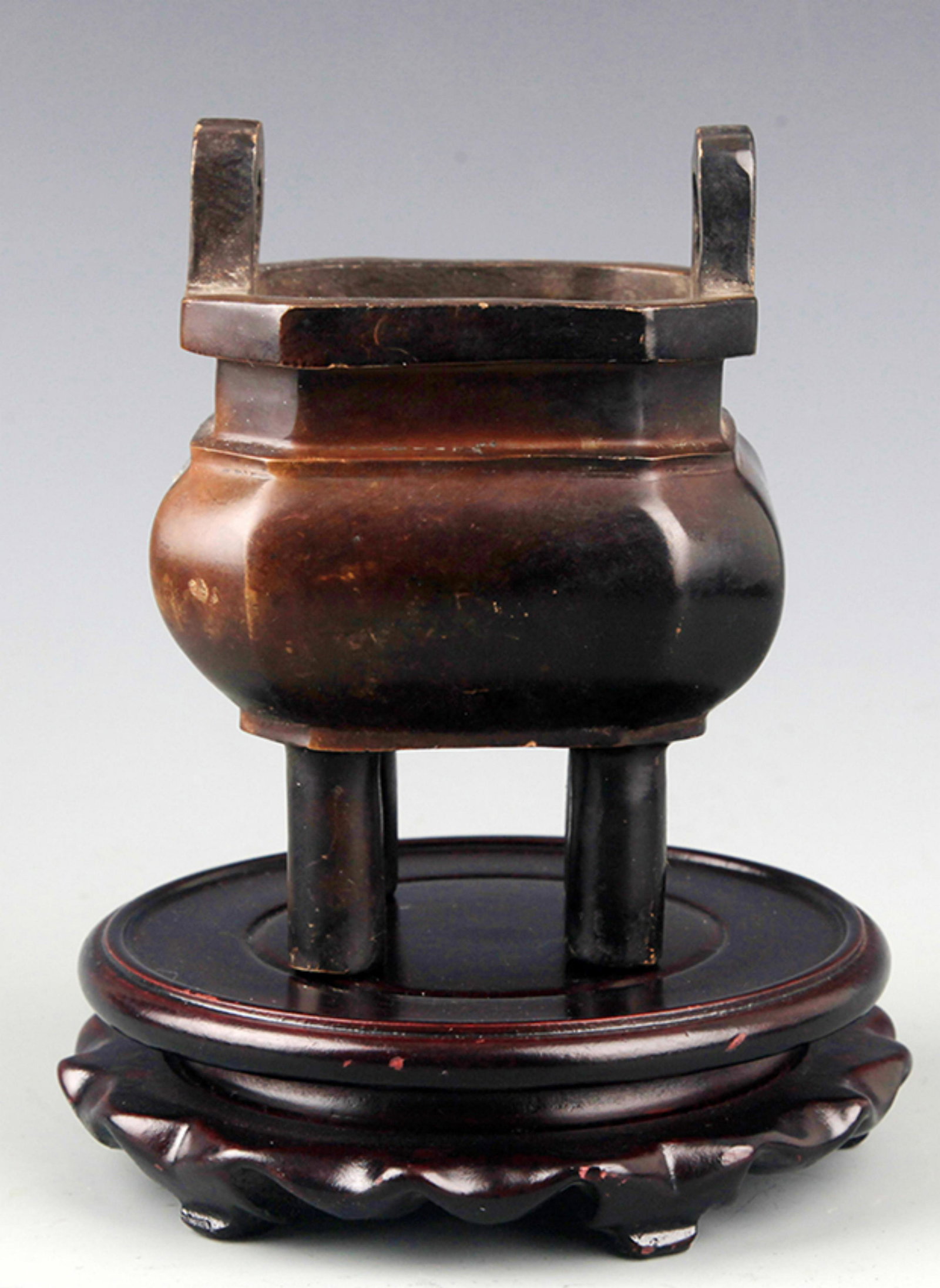A SHI GU ZHI BAO MARK HIGH FOOT BRONZE CENSER: Possible Qing Dynasty, High: 5.0 inch; Width: 3.25 inch
