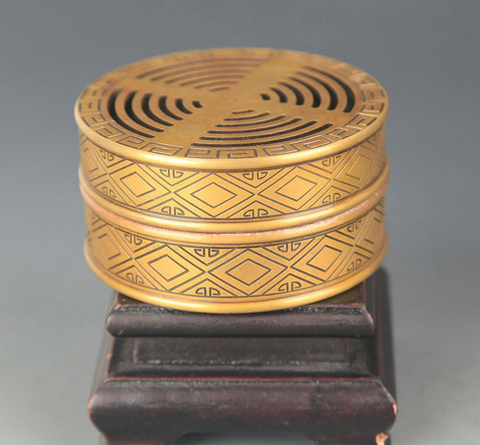 A FINELY MADE BRONZE AROMATHERAPY (1 of 7)