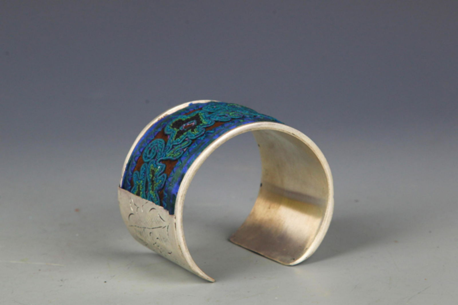 OLD EMBROIDERED WHITE BRONZE BANGLE (1 of 3)