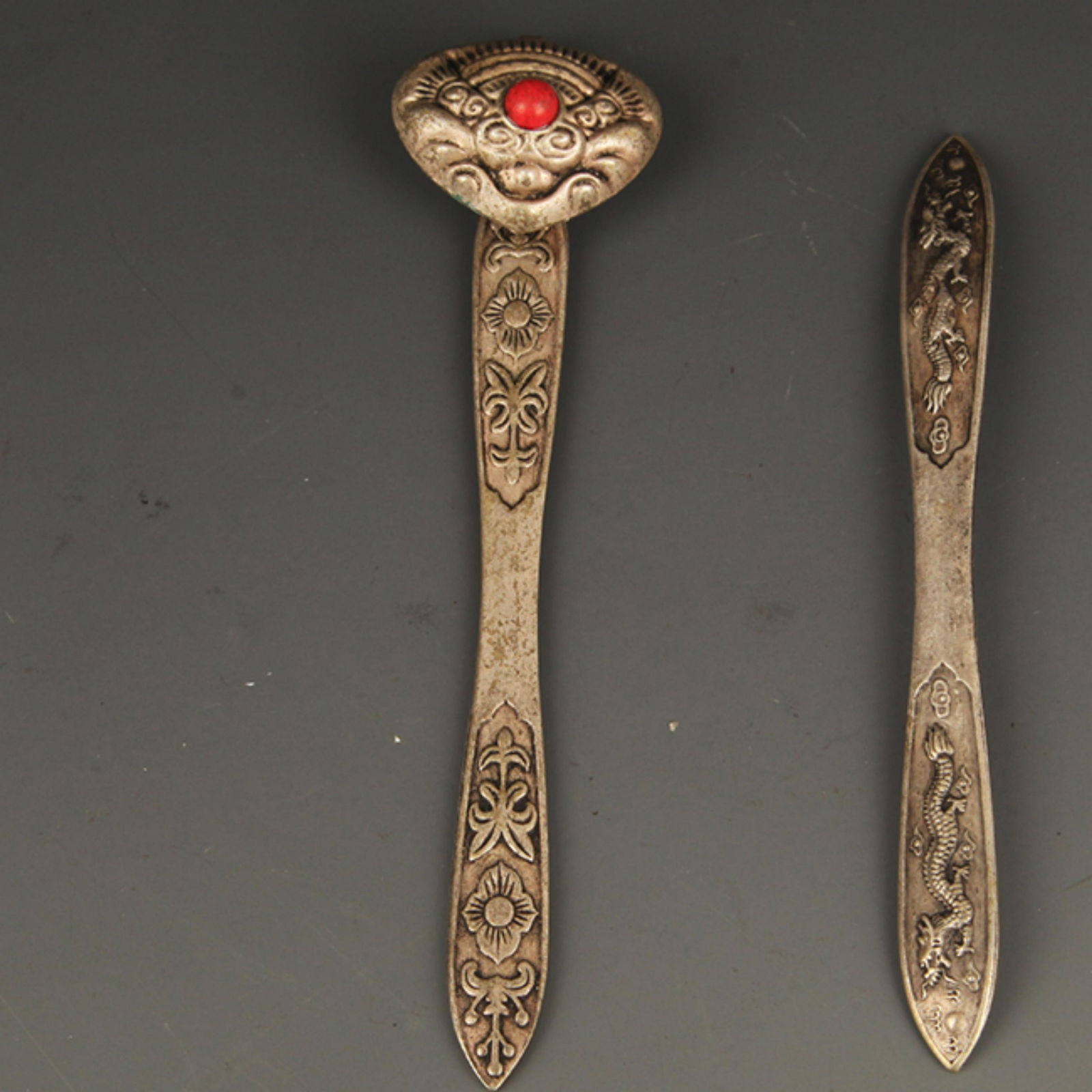 GROUP OF TWO CARVING WHITE BRONZE HAIRPIN (1 of 5)