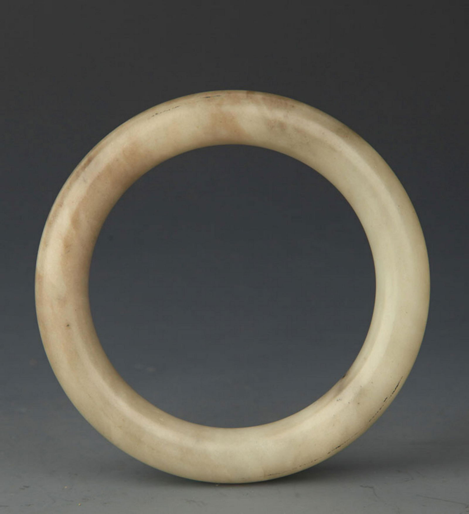 A FINE OLD JADE BRACELET (1 of 3)