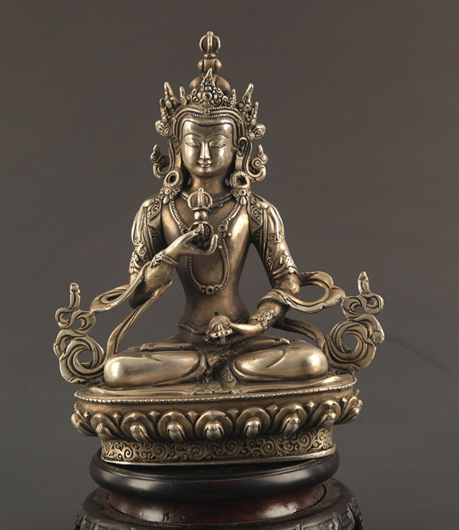 A FINELY CARVED TIBETAN VAJRASATTVA BUDDHA (1 of 5)