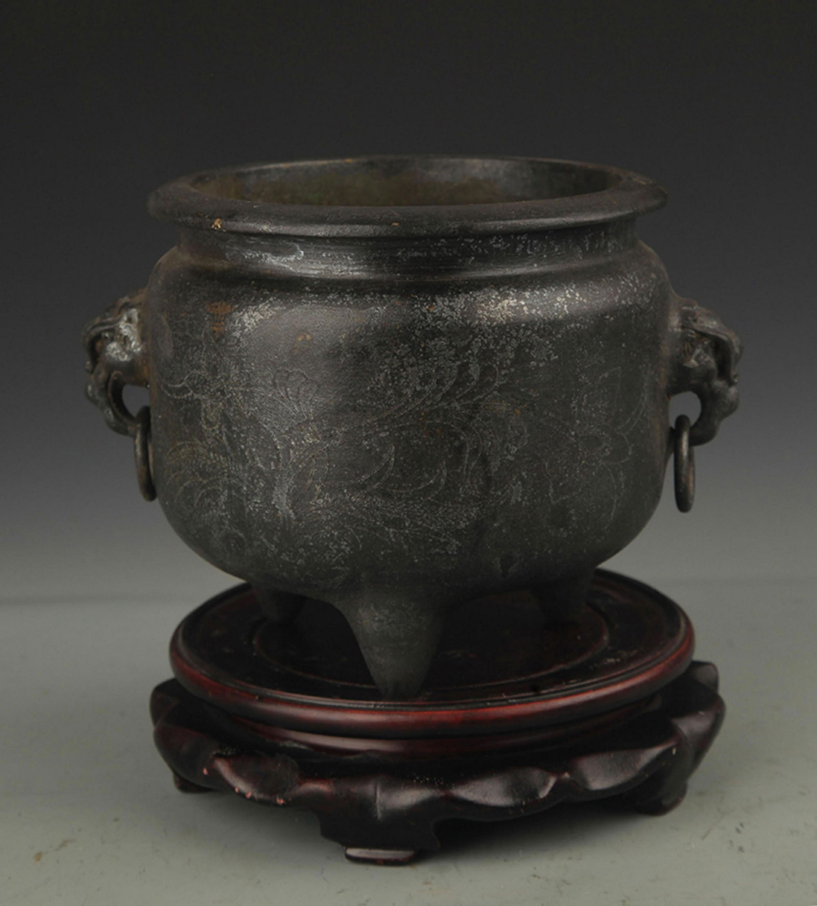 A FLOWER CARVING TRIPOD BRONZE CENSER (1 of 5)