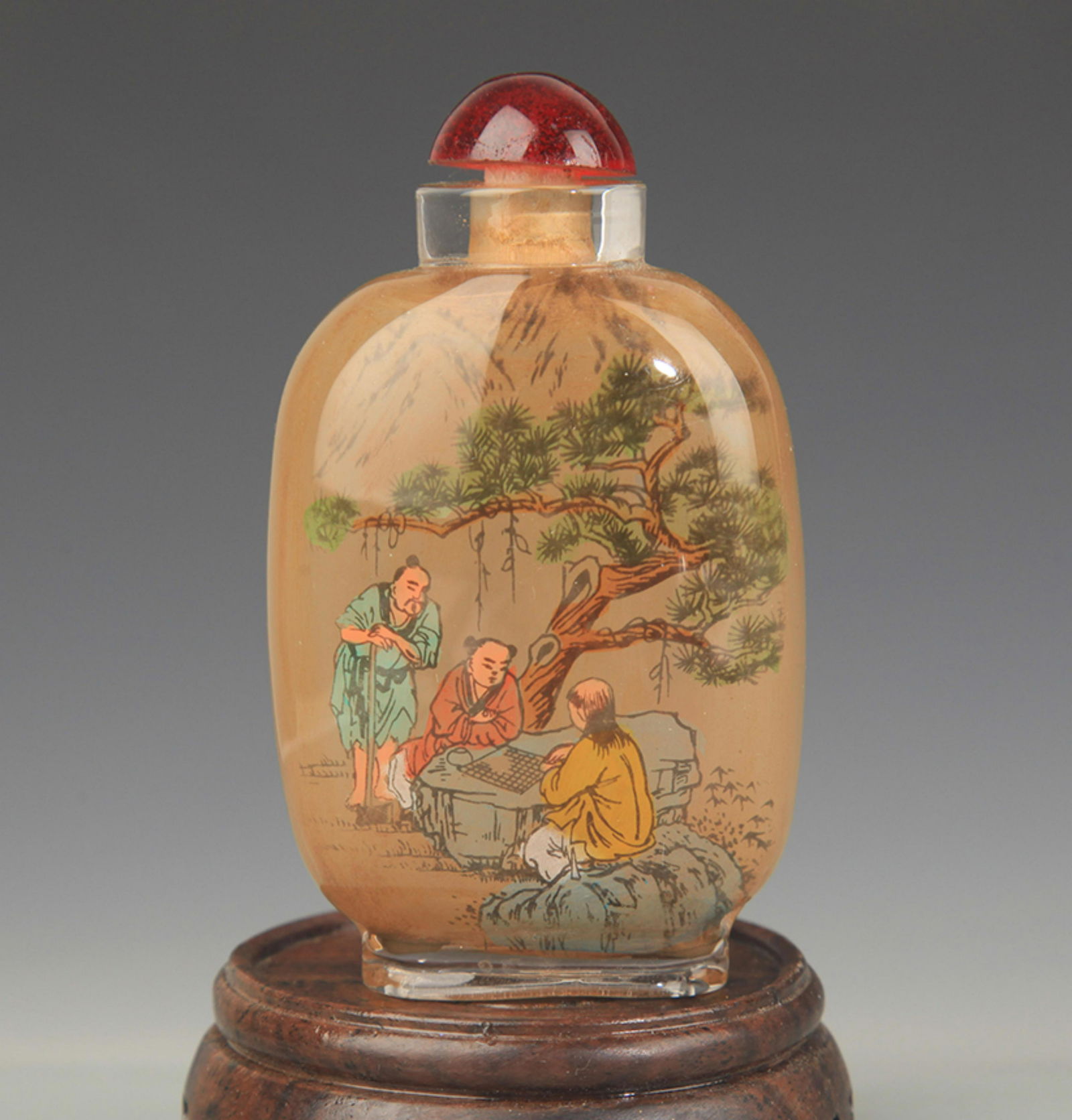 A FINE STORY PATTERN GLASS SNUFF BOTTLE (1 of 3)