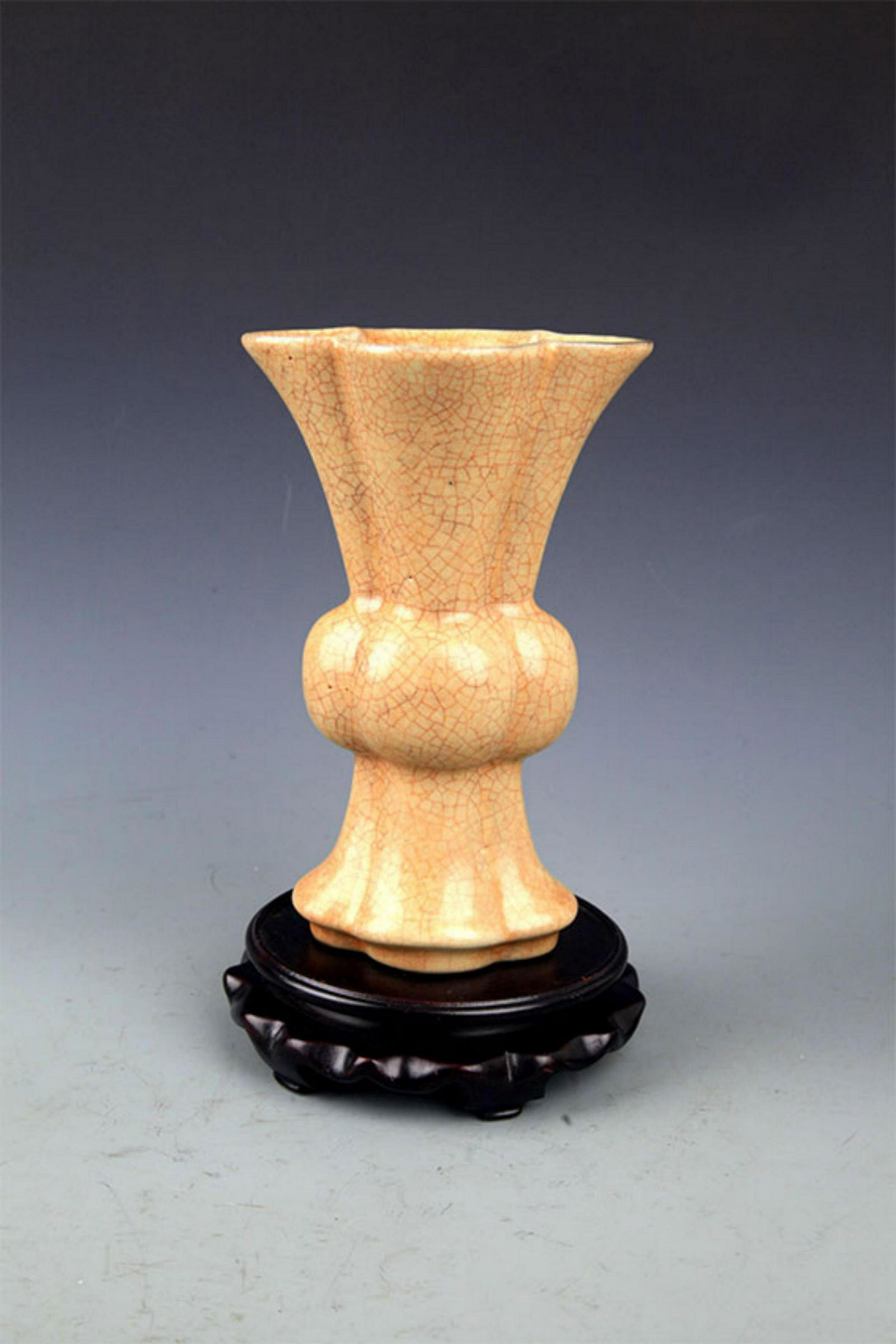 A GE TYPE GLAZED FLOWER JAR (1 of 6)