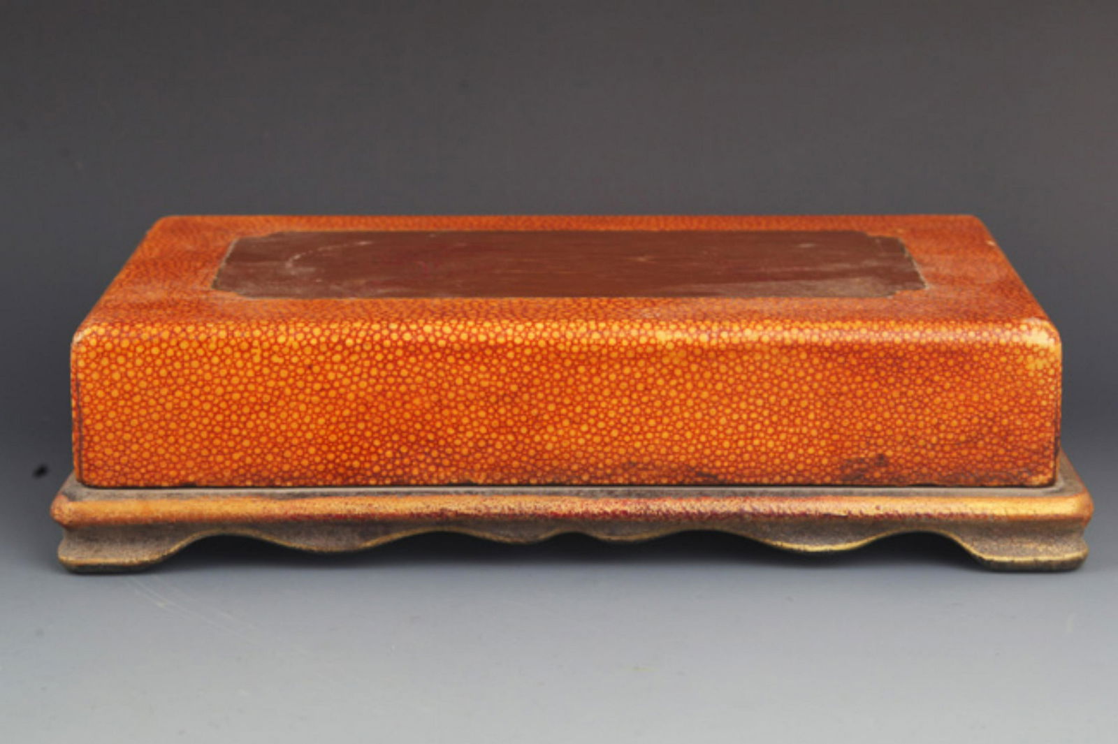 A GILT LACQUERED WOOD INK BOX (1 of 7)