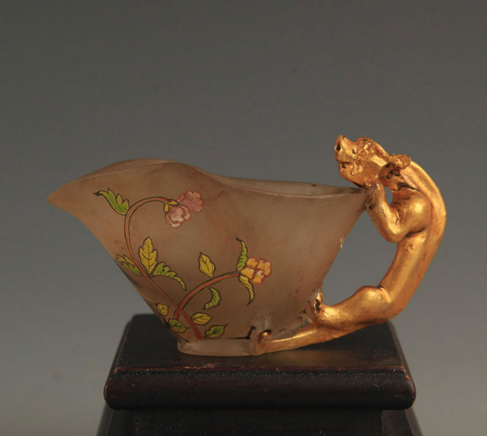 A FAMILLE ROSE COLOR GLASS TIGER SHAPED CUP (1 of 6)