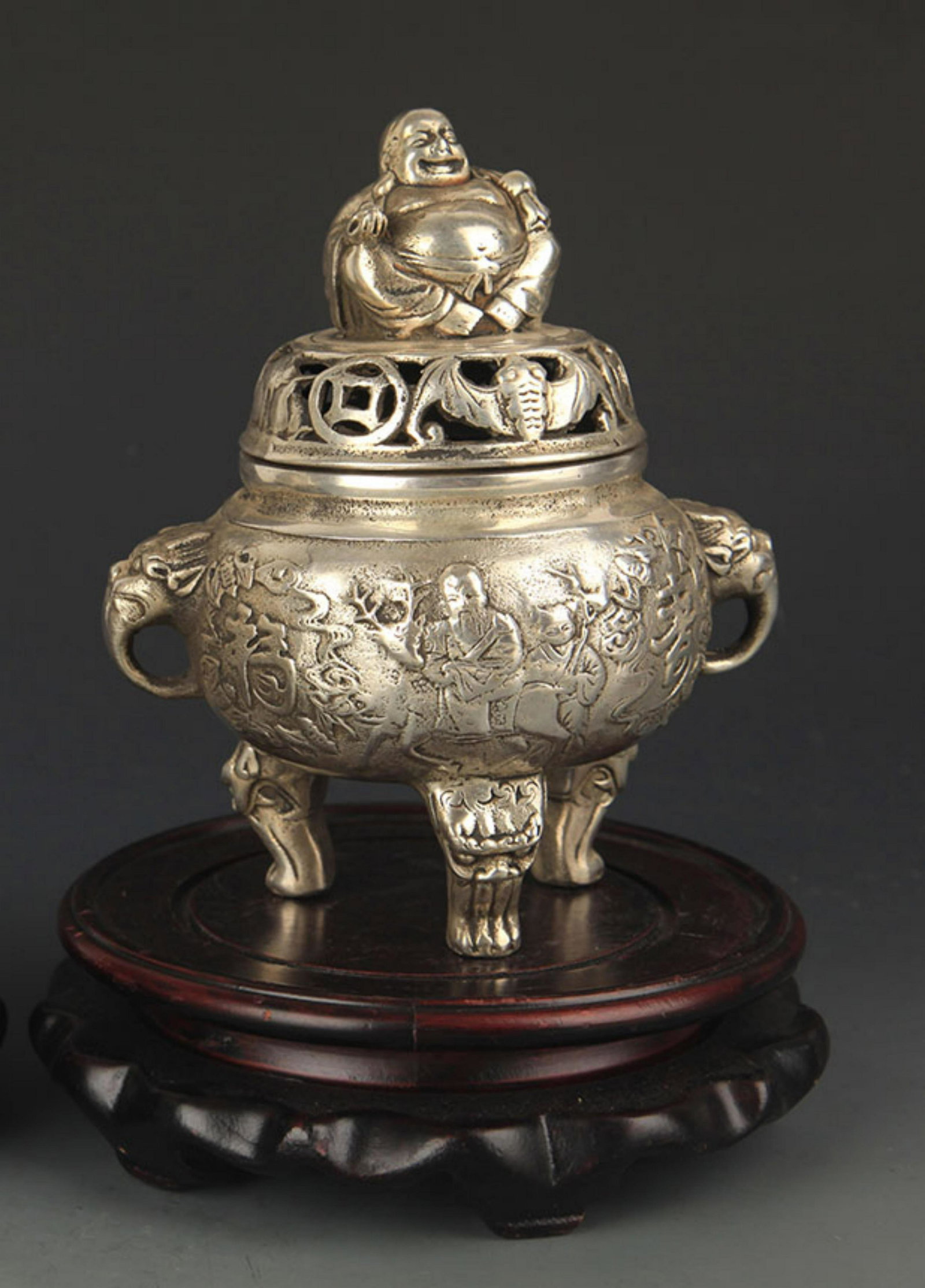 FINE BUDDHA TOP FINELY CARVED AROMATHERAPY: Ming Dynasty Style, High: 5.5 inch; Diameter: 2.5 inch