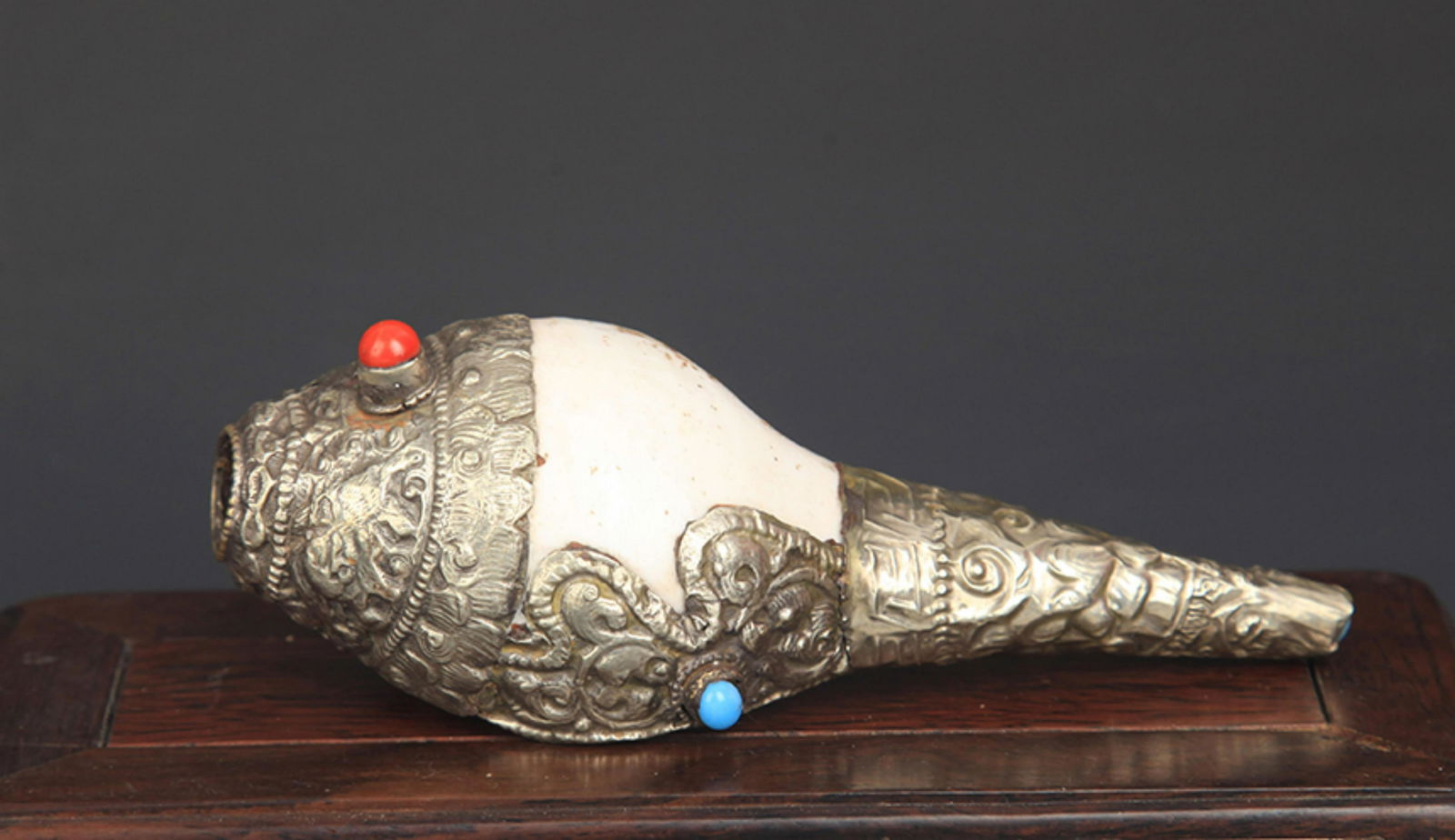 A FINE TIBETAN BUDDHISM RELIGIOUS CONCH (1 of 3)