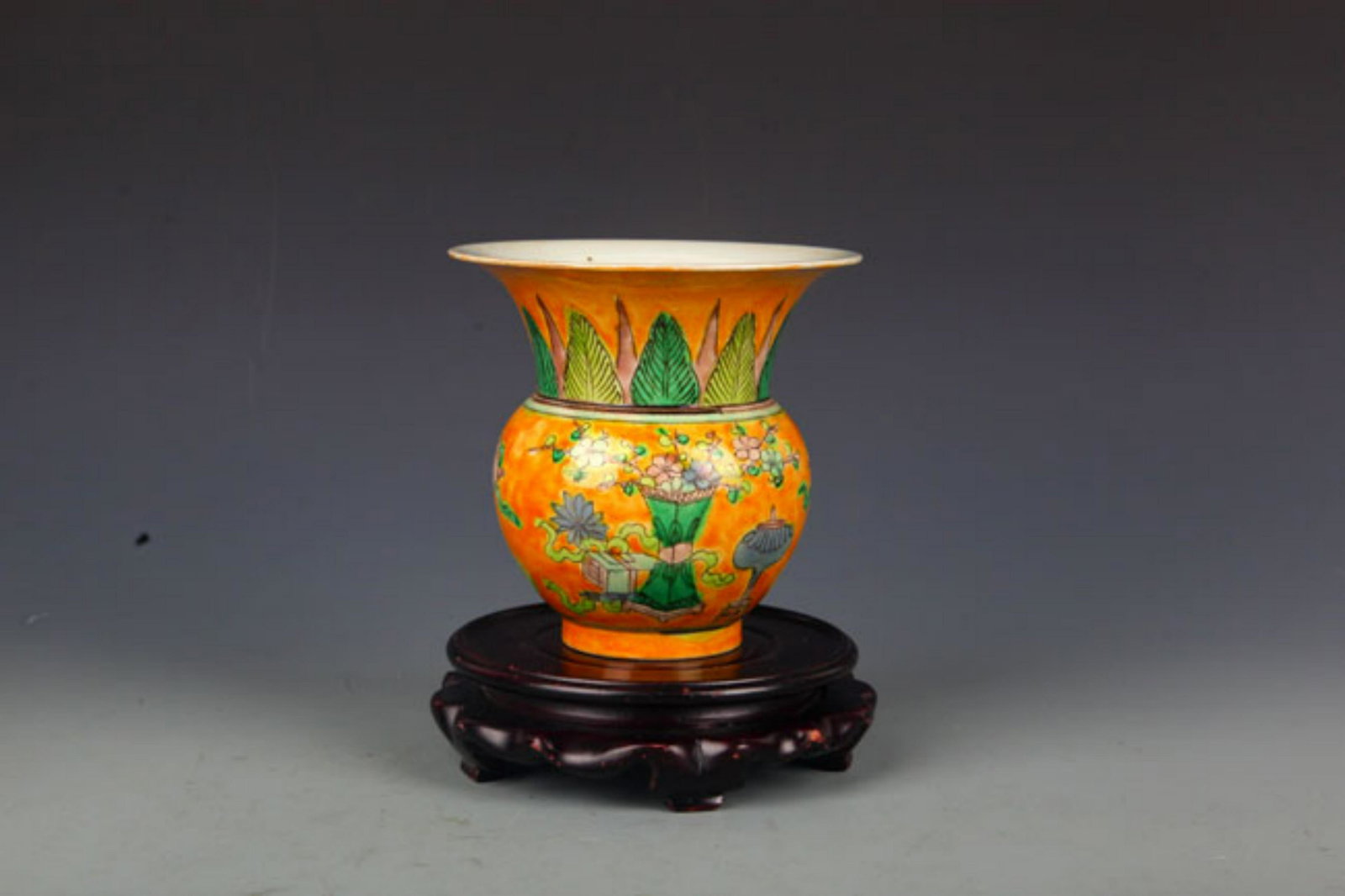 A YELLOW GROUND SAN CAI COLOR SPITTOON: Ming Dynasty Style, High: 5.0 inch; Diameter:5.0 inch