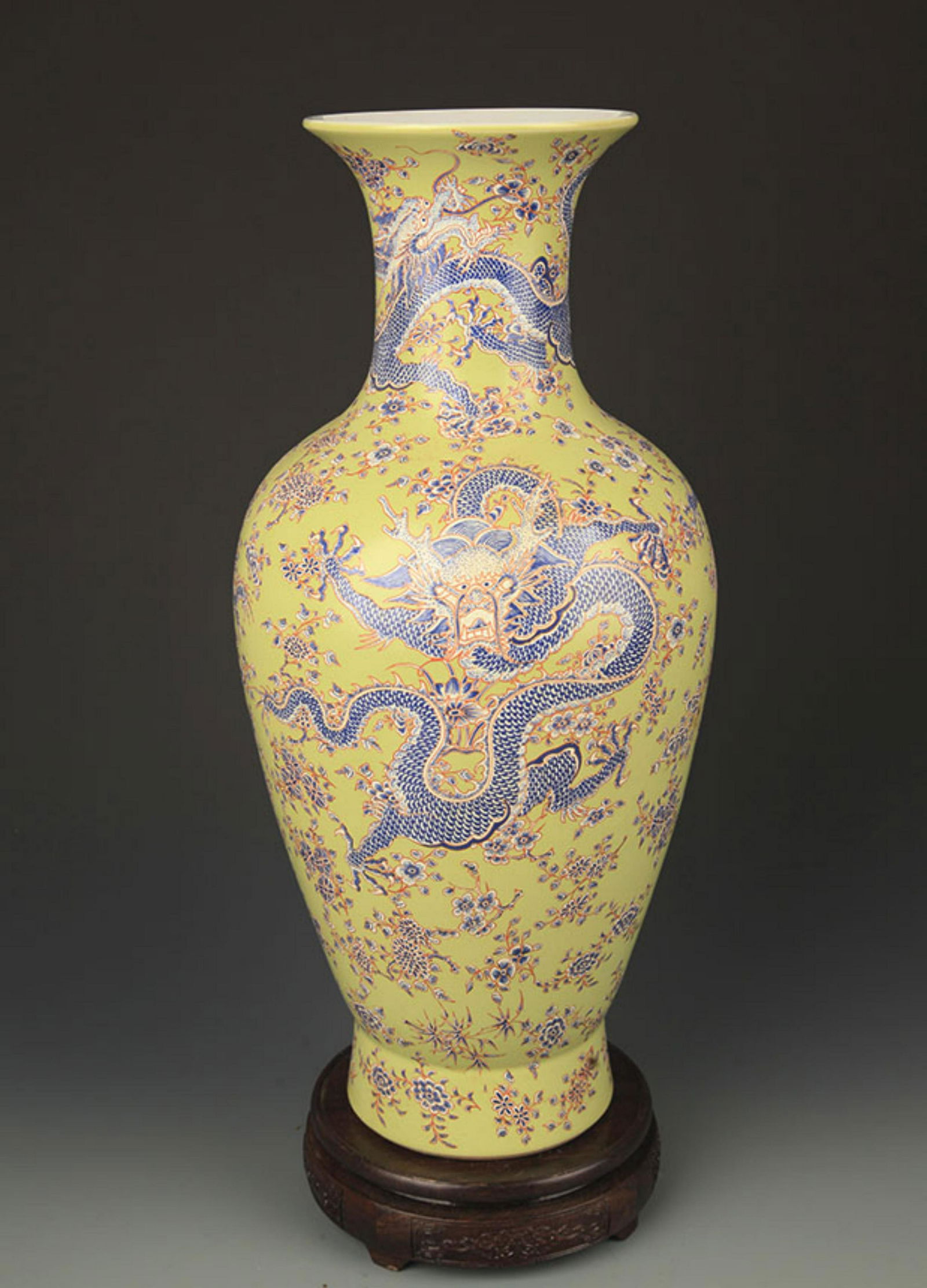 YELLOW COLOR DRAGON PATTERN PORCELAIN VASE (1 of 5)
