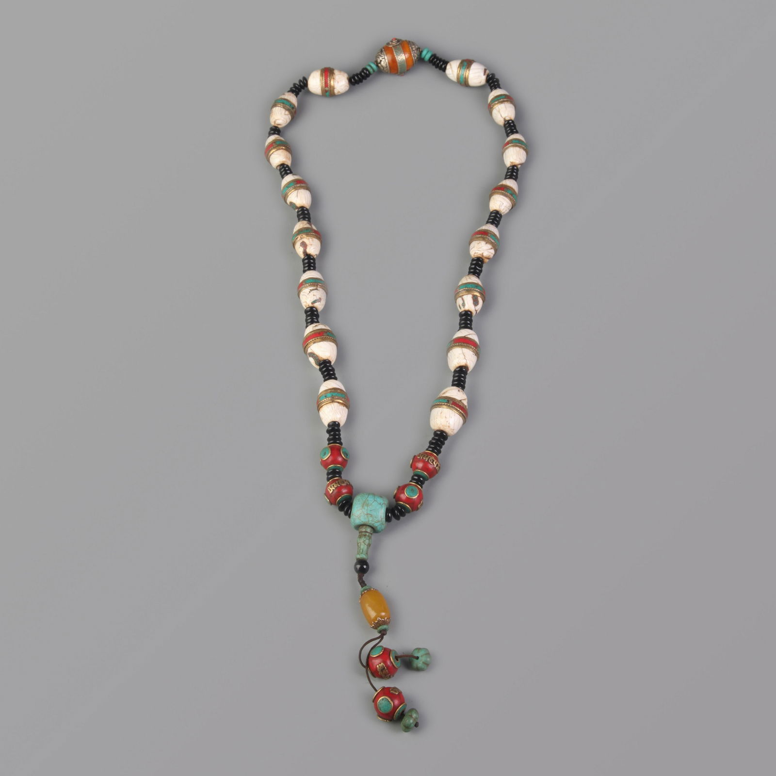 A TIBETAN BUDDHISM TURQUOISE STONE NECKLACE (1 of 4)