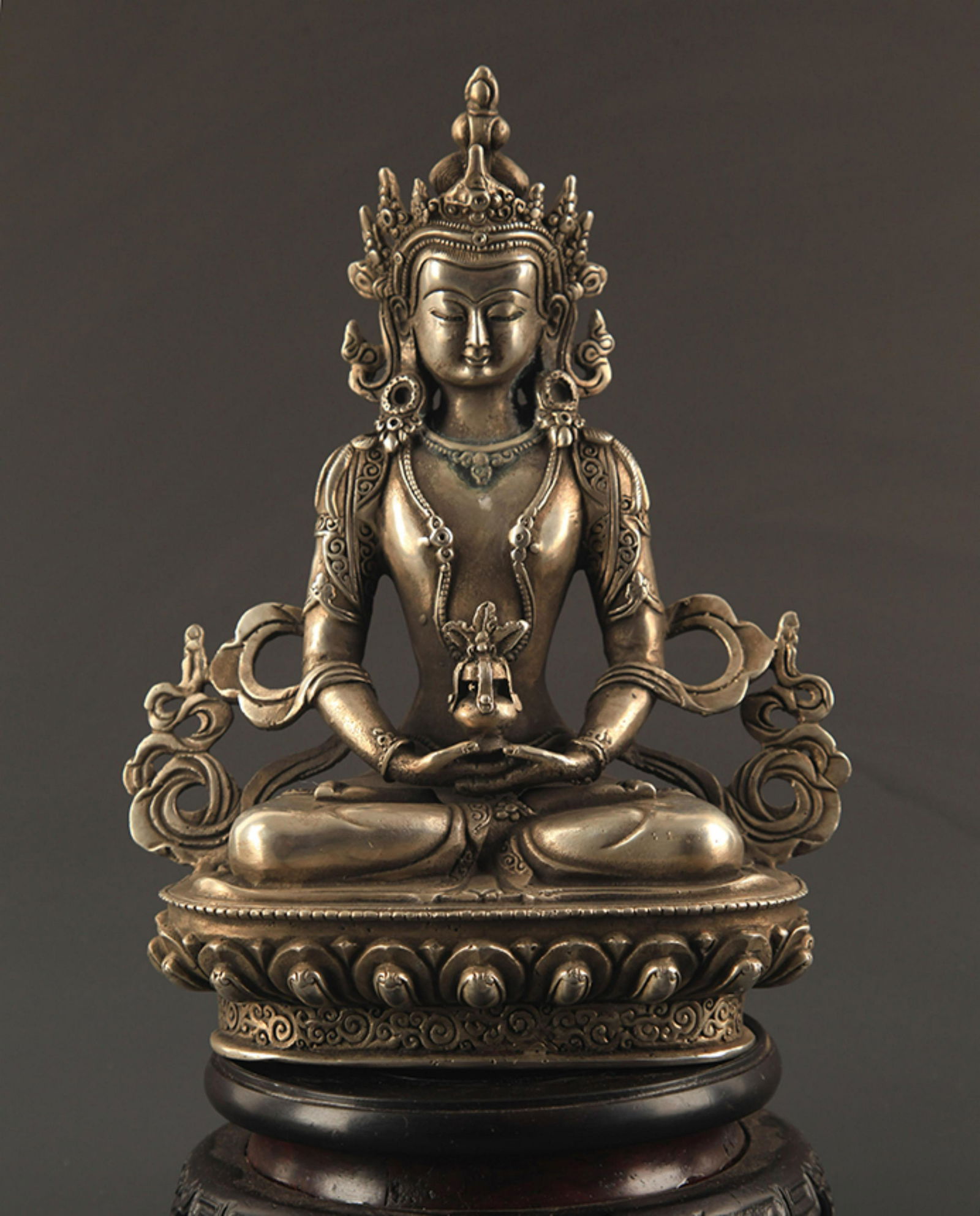 A FINE BRONZE AMITAYUS BUDDHA STATUE (1 of 5)