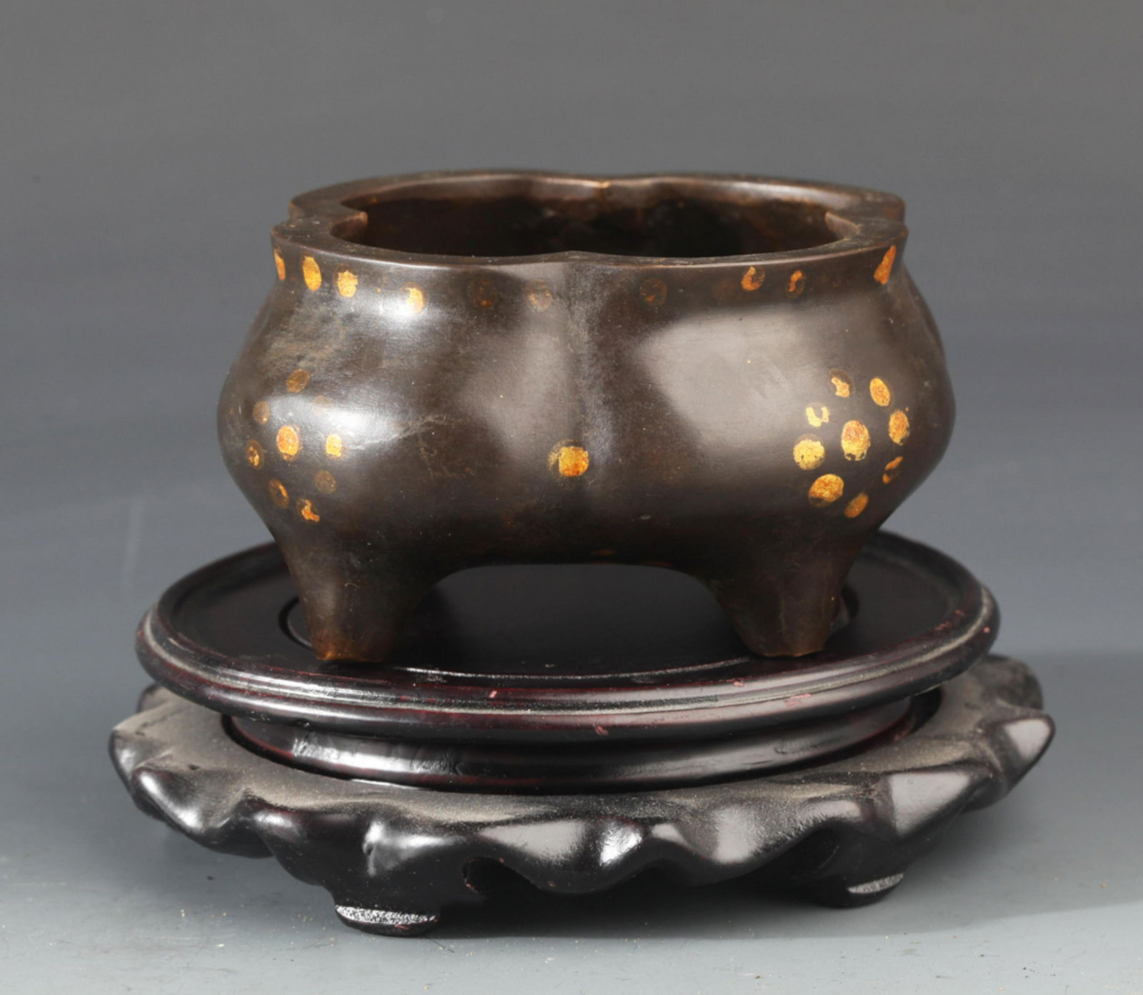 RARE BRONZE CENSER WITH FLOWER LEAVES (1 of 3)