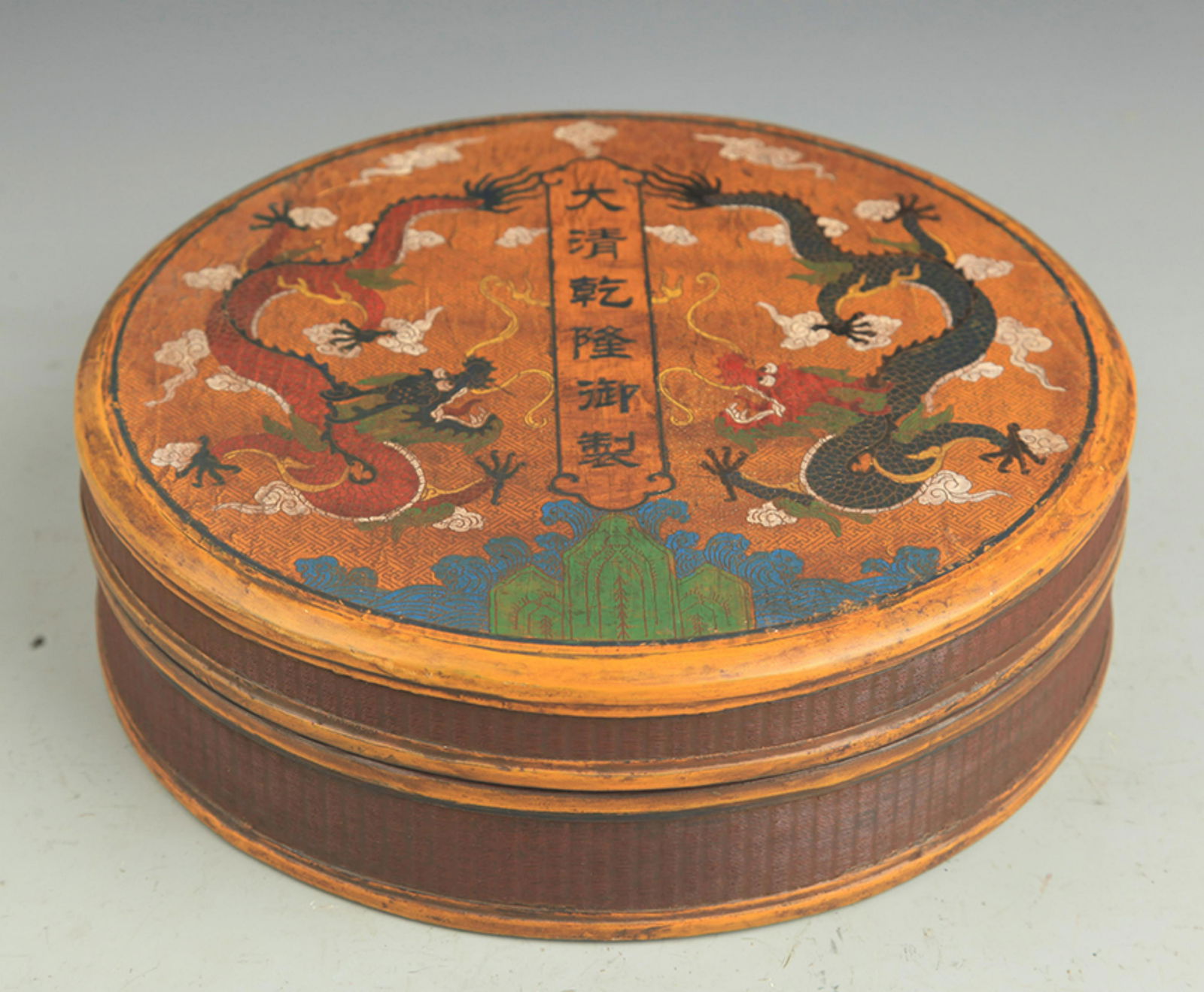 A GILT LACQUER DRAGON PAINTED BOX WITH COVER (1 of 5)